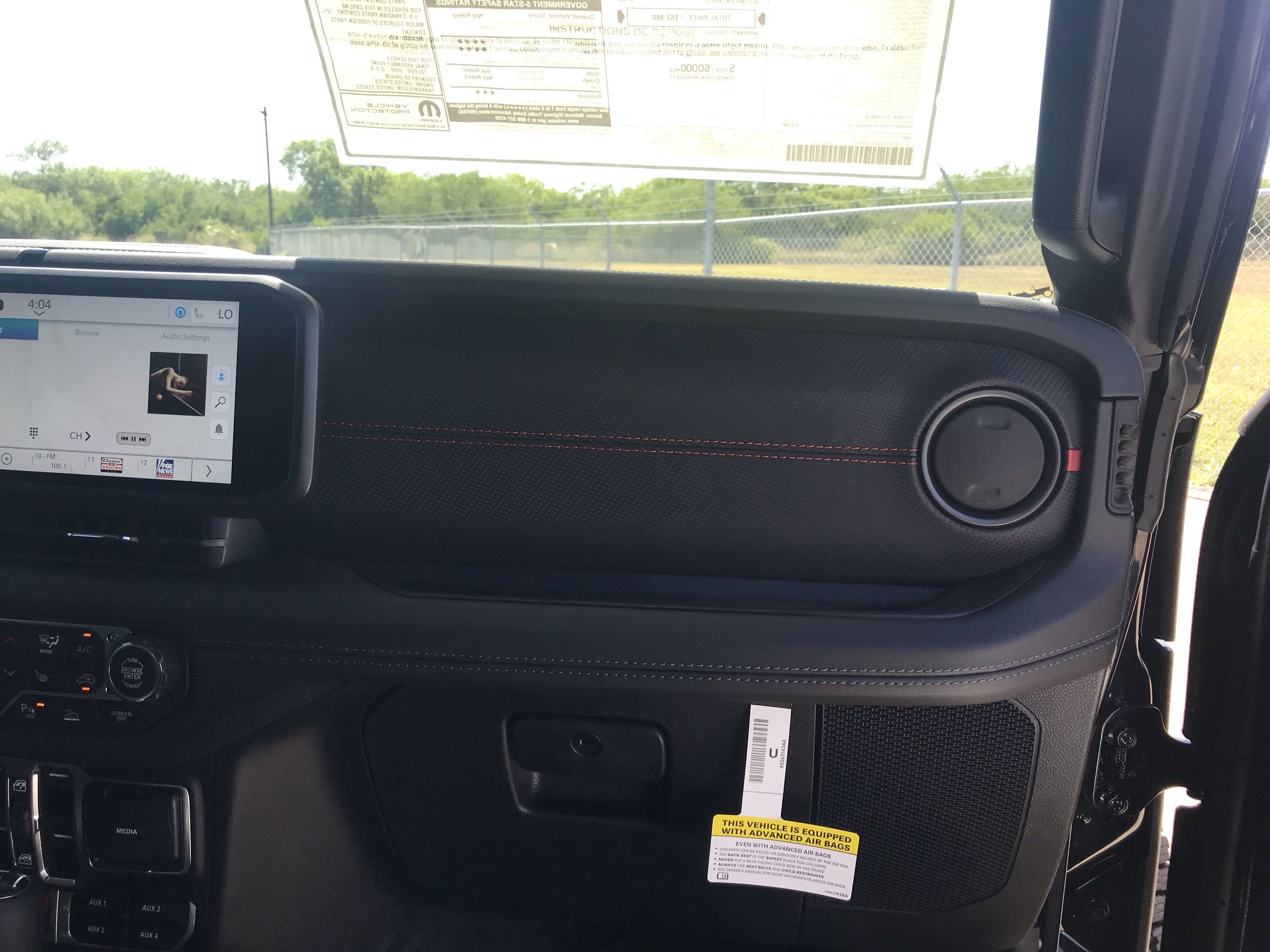 Used 2025 Jeep Gladiator Rubicon AWD/4WD image 13