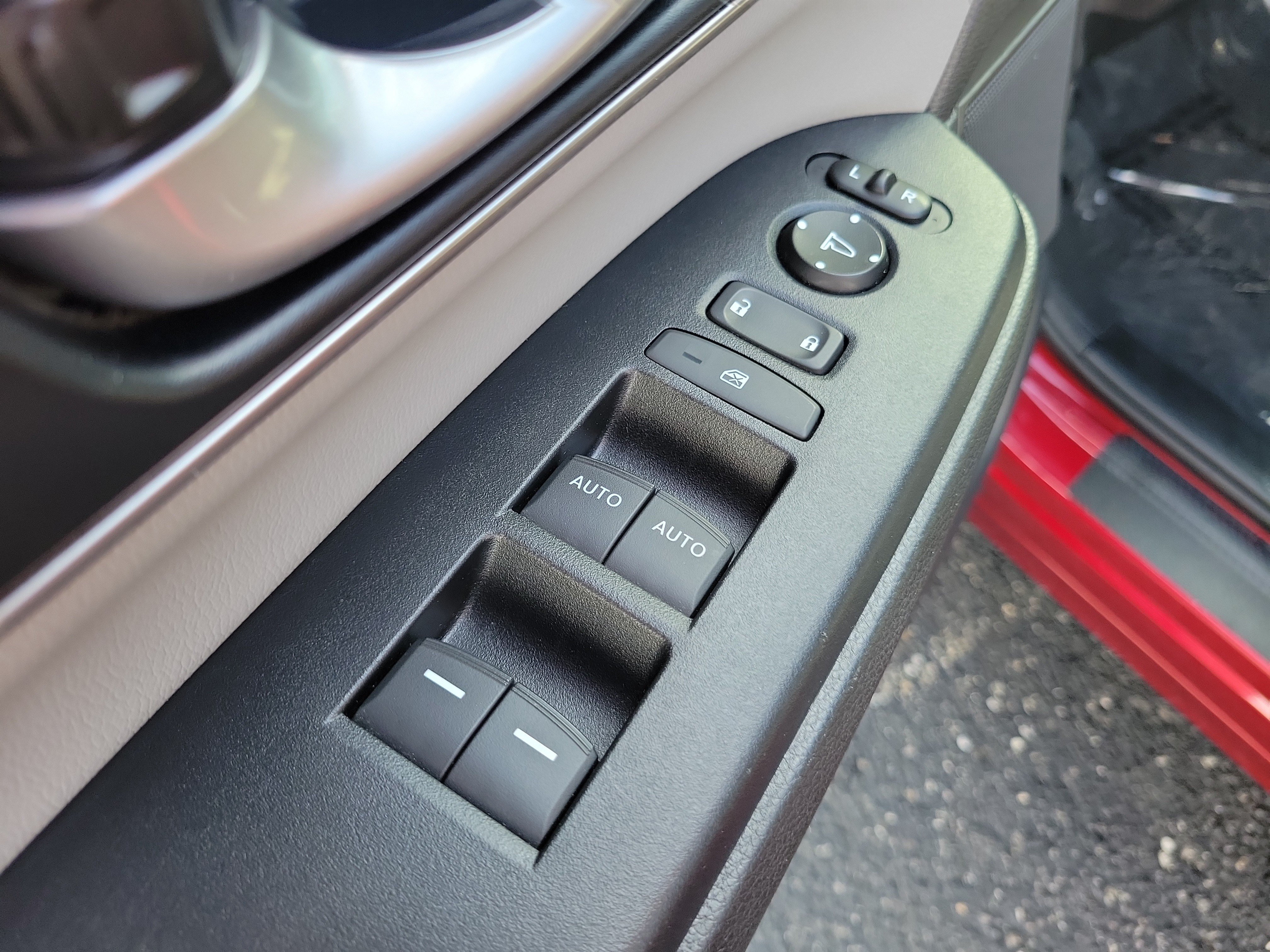 Used 2020 Honda CR-V Touring image 23