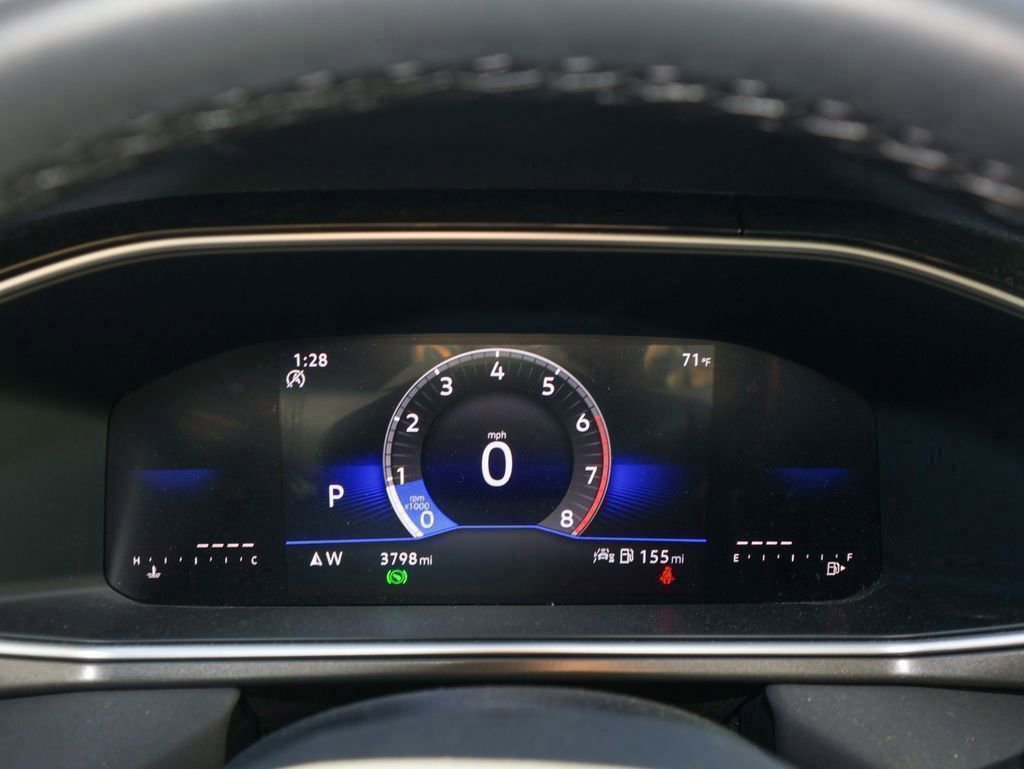 Certified 2025 Volkswagen Taos SE image 22