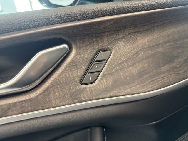 New 2026 Jeep Grand Cherokee L Limited w/ Limited Altitude Package image 17