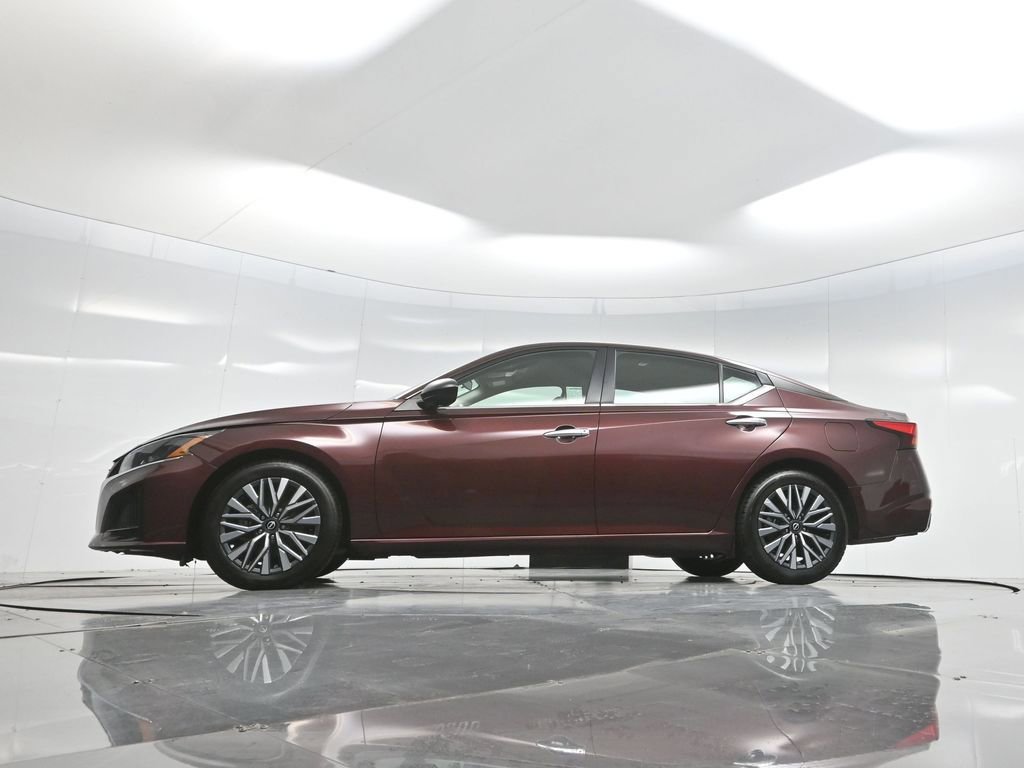 Used 2024 Nissan Altima 2.5 SV image 7