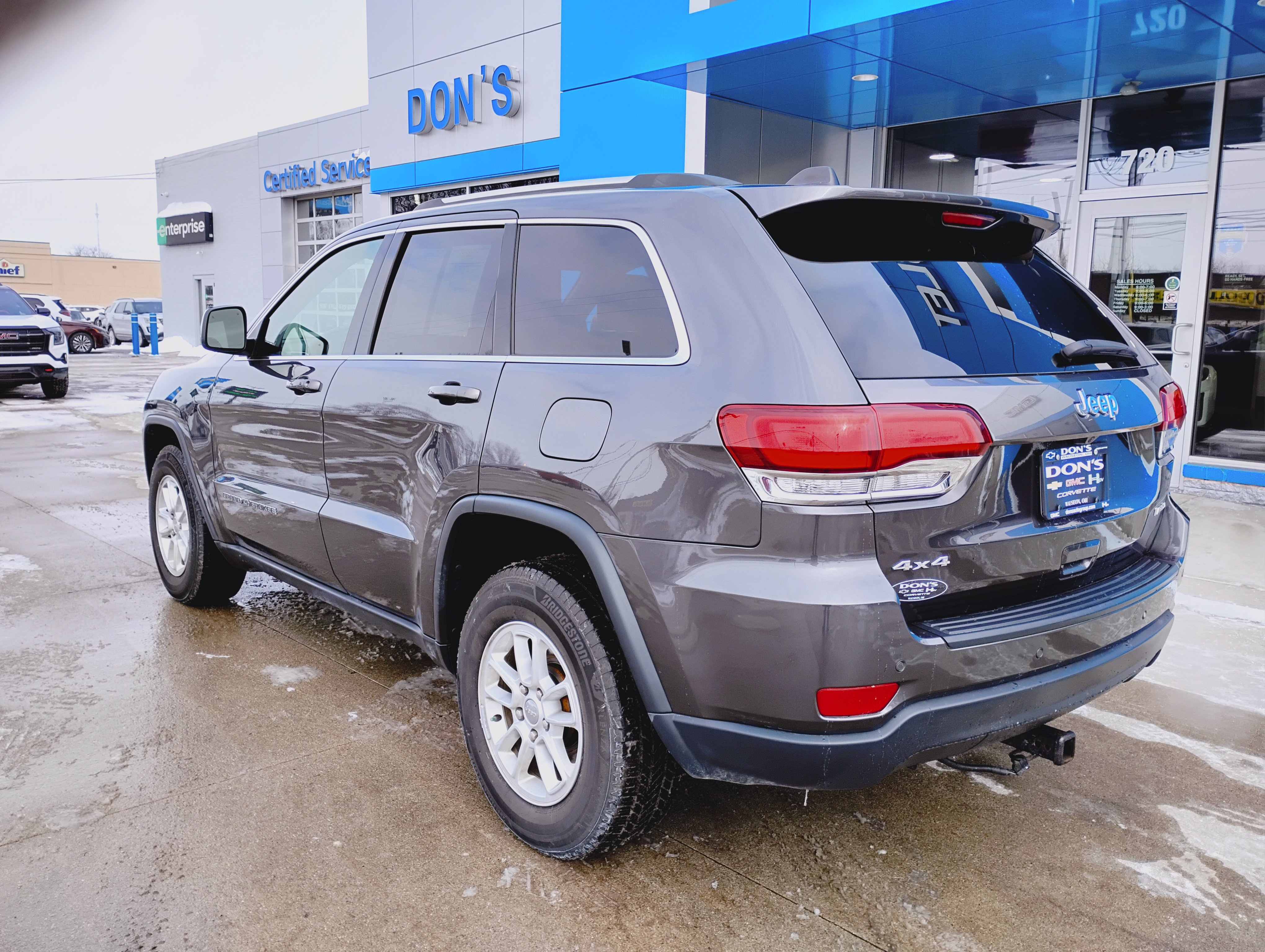Used 2020 Jeep Grand Cherokee Laredo image 2