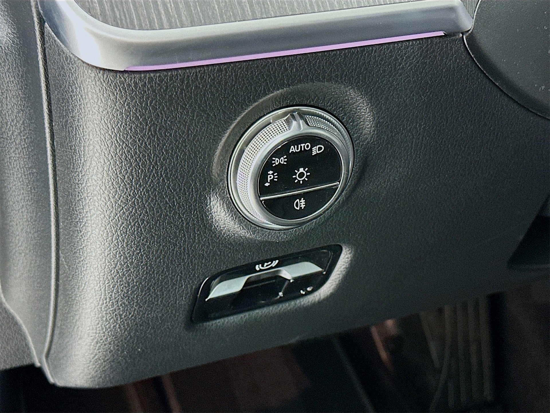 Used 2025 Mercedes-Benz C 300 4MATIC Sedan image 11