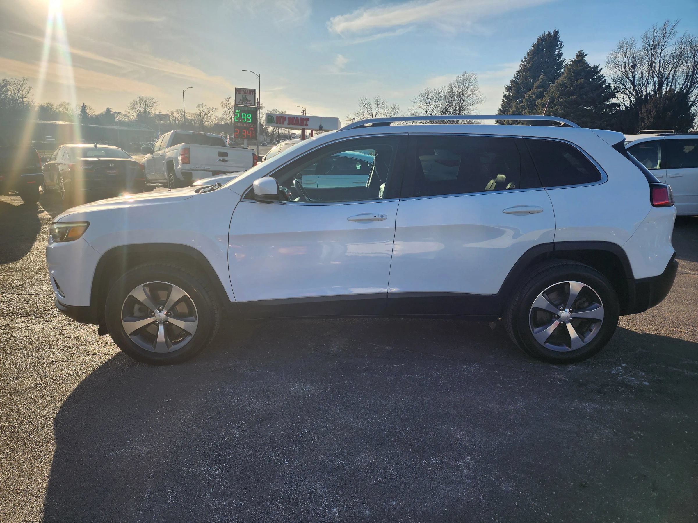 Used 2019 Jeep Cherokee Limited AWD/4WD image 4