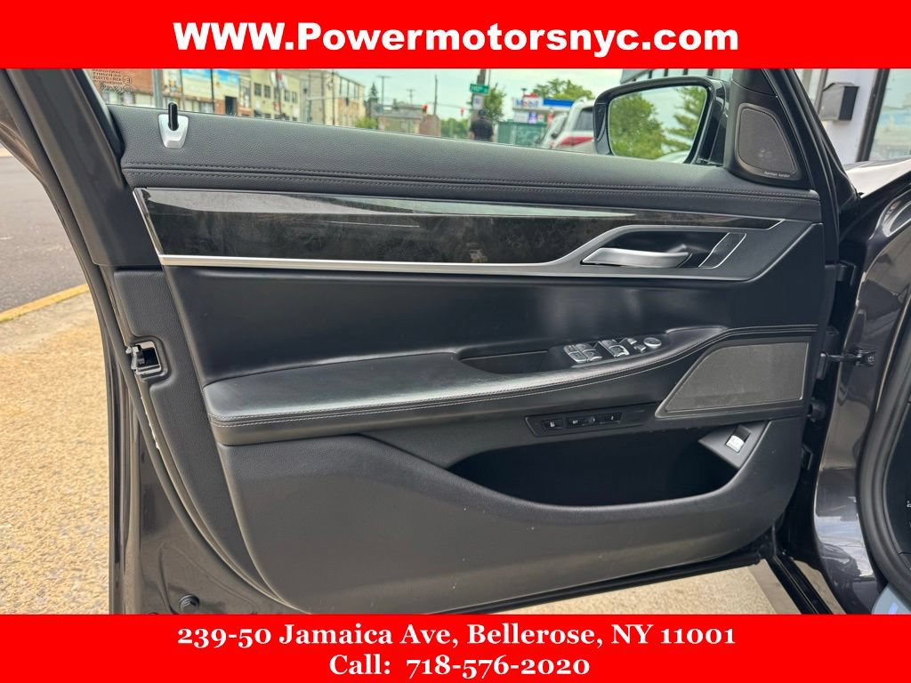 Used 2022 BMW 740i xDrive AWD/4WD image 32