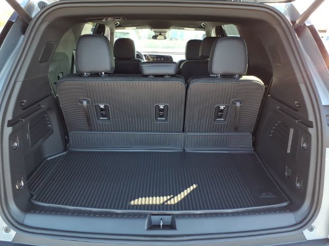 New 2027 Chevrolet Traverse LT w/ LPO, Floor Liner Package FWD image 11