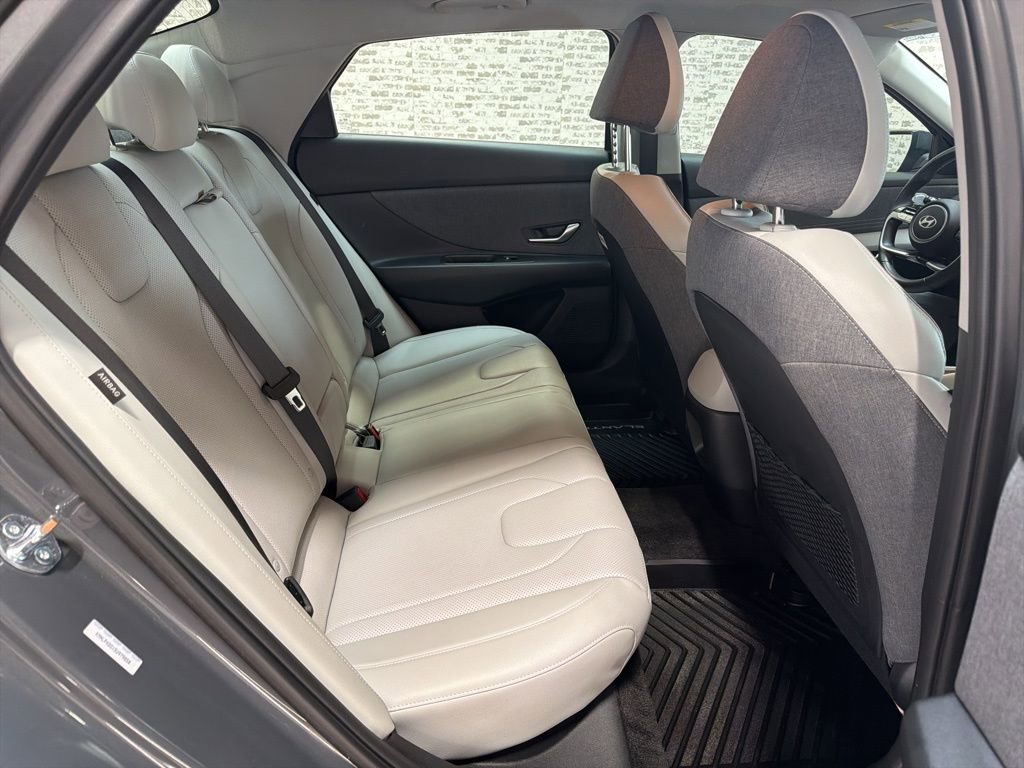 Used 2025 Hyundai Elantra Limited FWD image 12