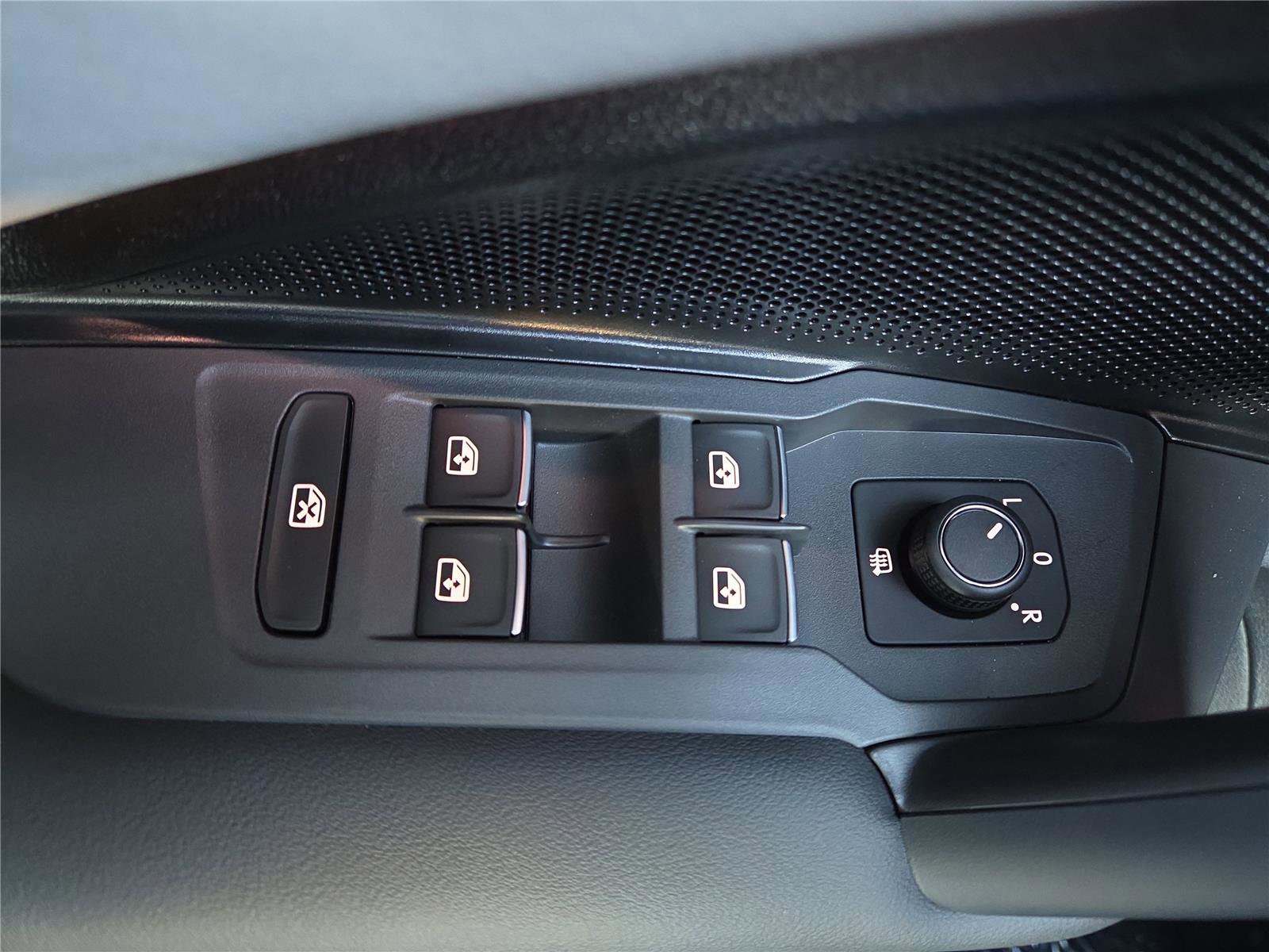 New 2026 Volkswagen Tiguan SE image 11