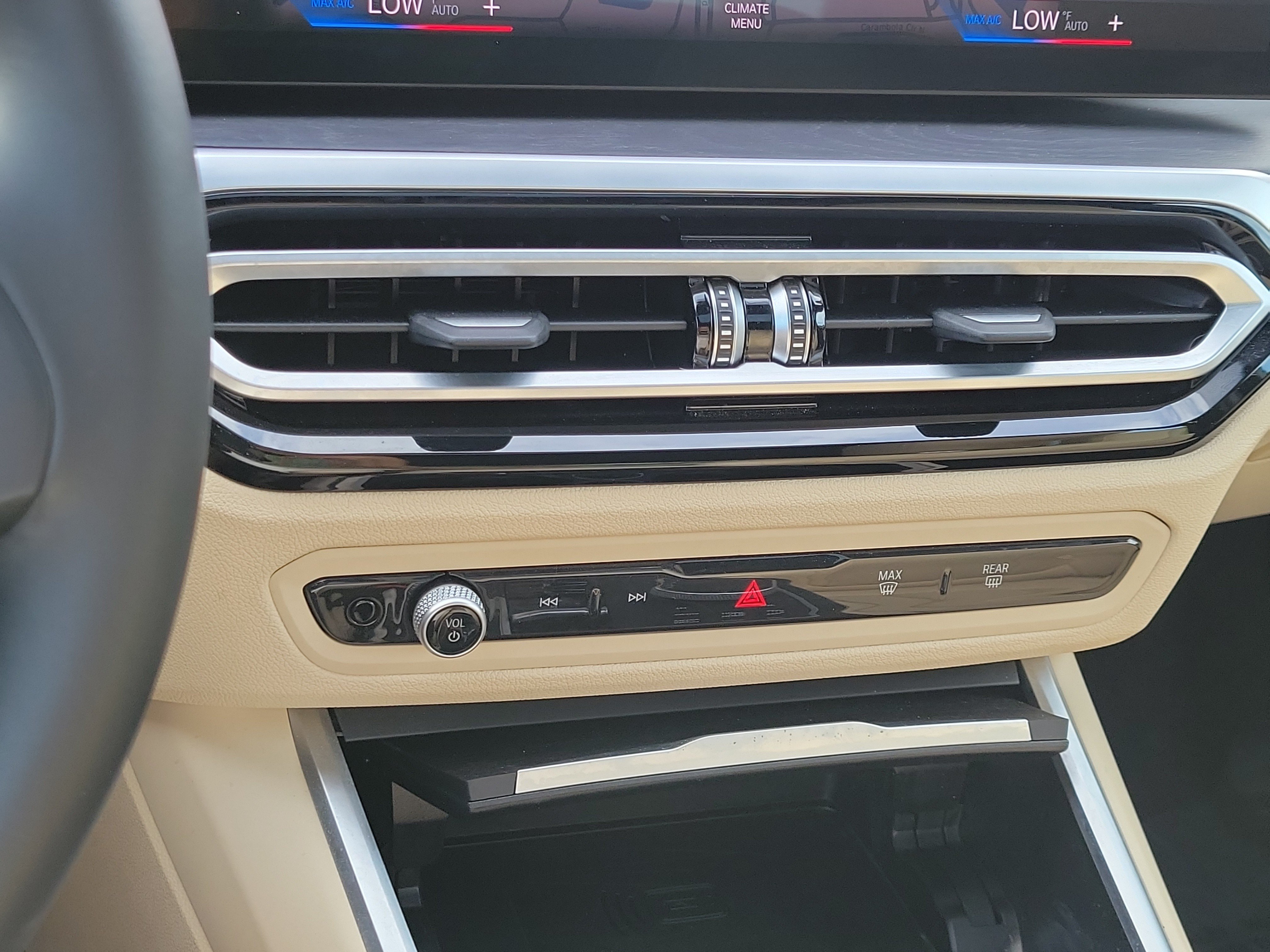 Certified 2024 BMW 330i Sedan w/ Convenience Package RWD image 25