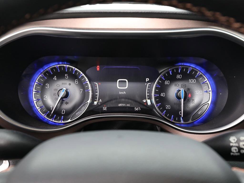 Used 2019 Chrysler Pacifica Touring-L Plus image 14