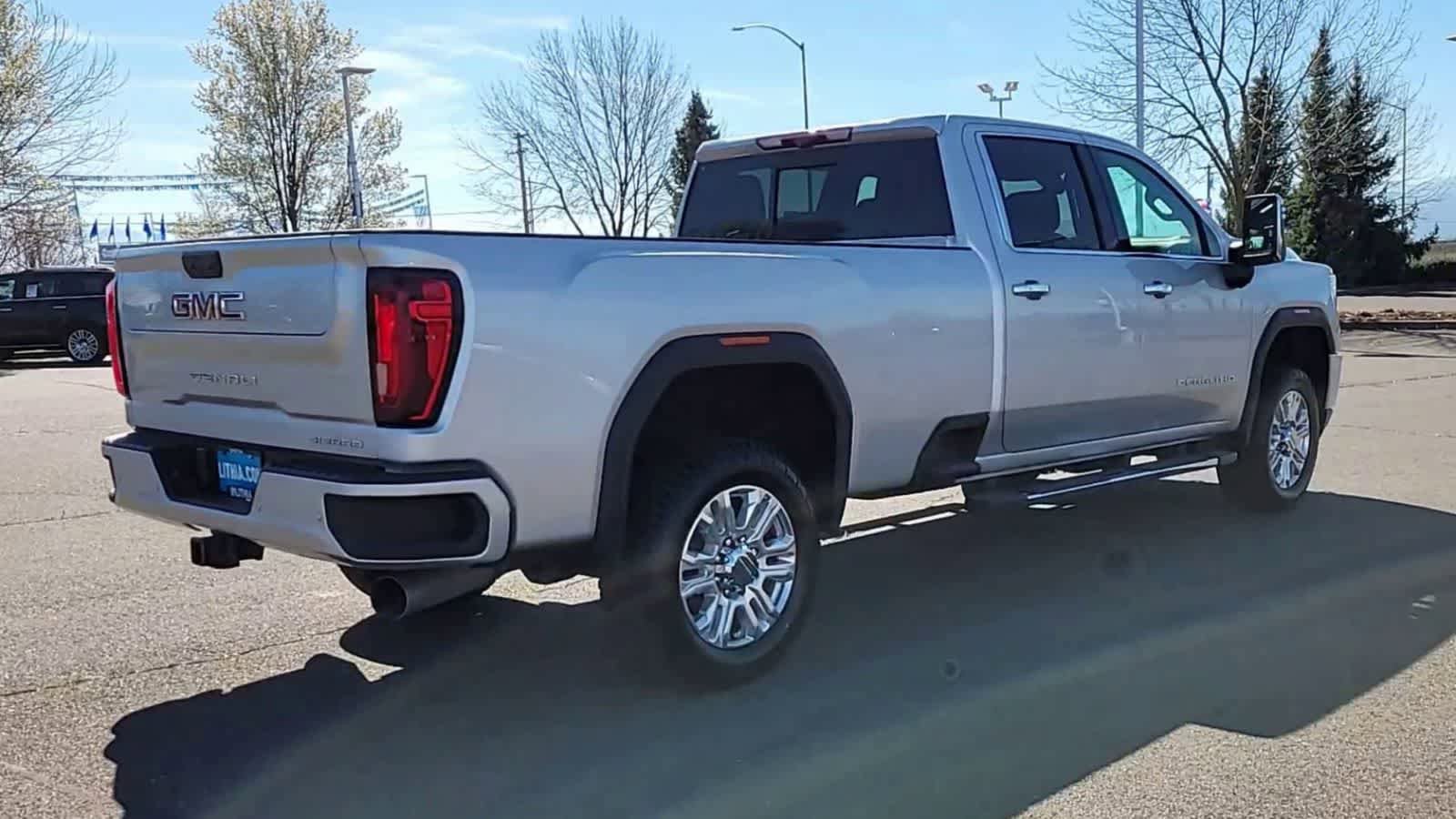 Used 2022 GMC Sierra 3500 Denali w/ Technology Package image 8