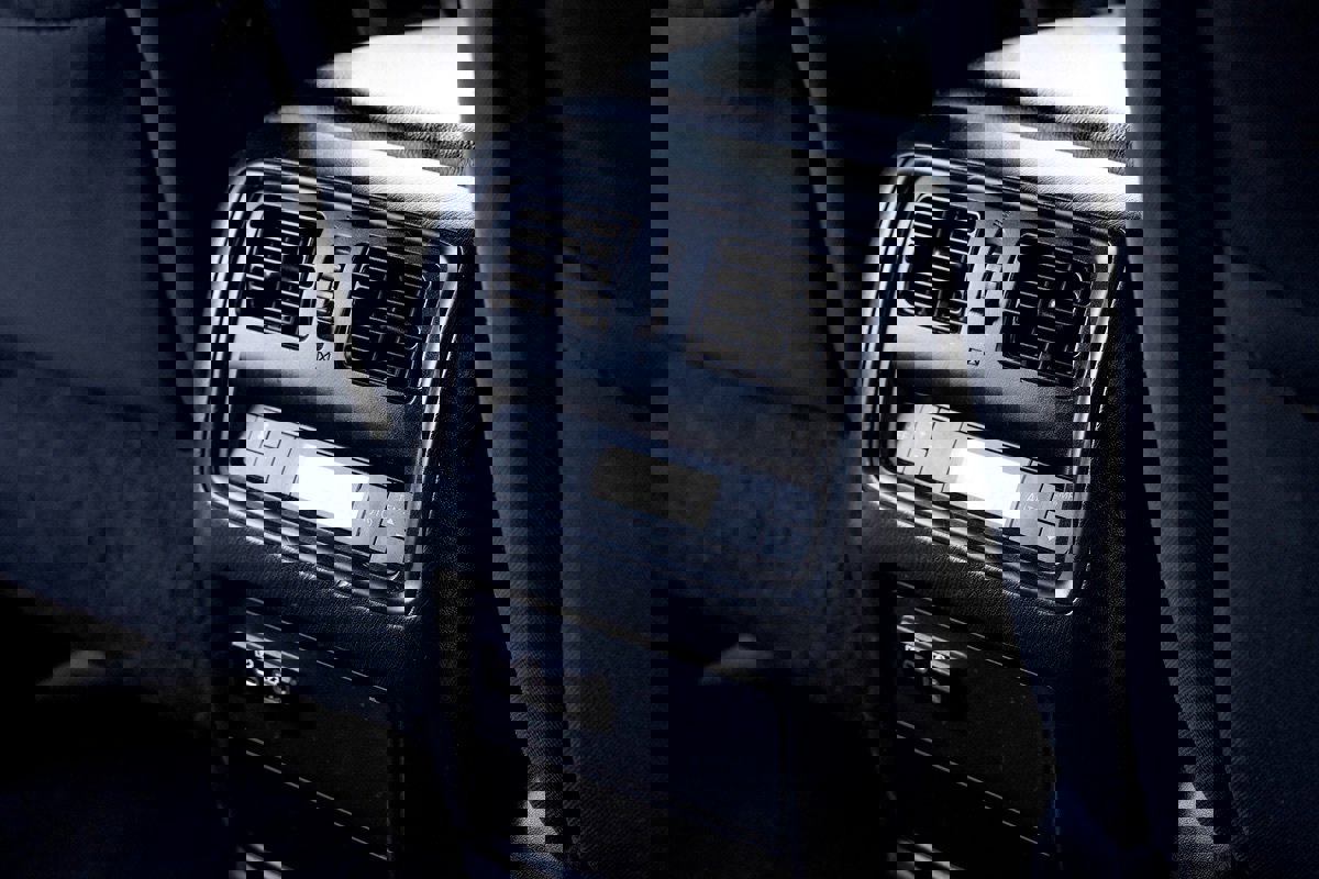 Used 2019 Nissan Pathfinder SV image 19