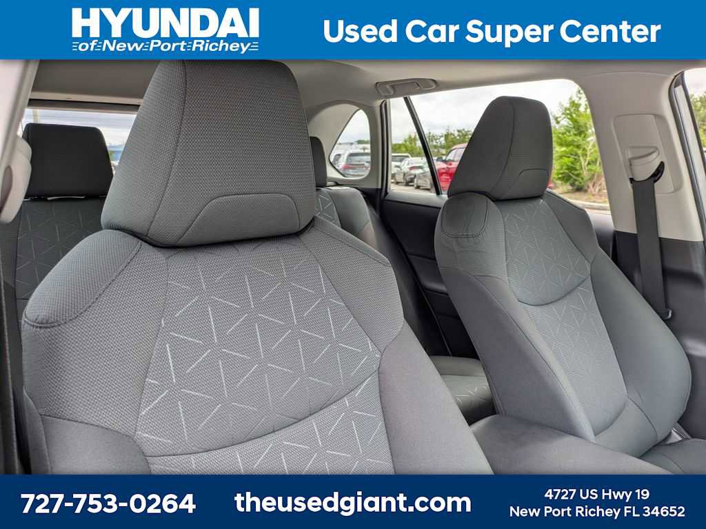 Used 2023 Toyota RAV4 XLE w/ Convenience Package image 7