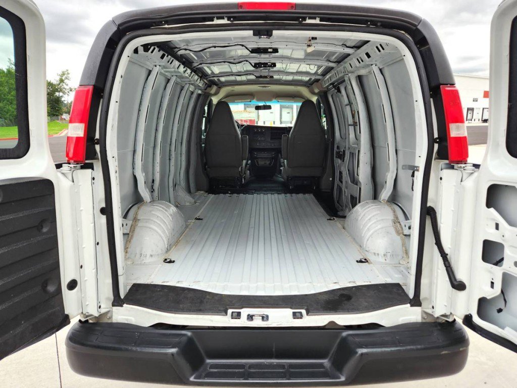 Used 2018 Chevrolet Express 2500 RWD image 10