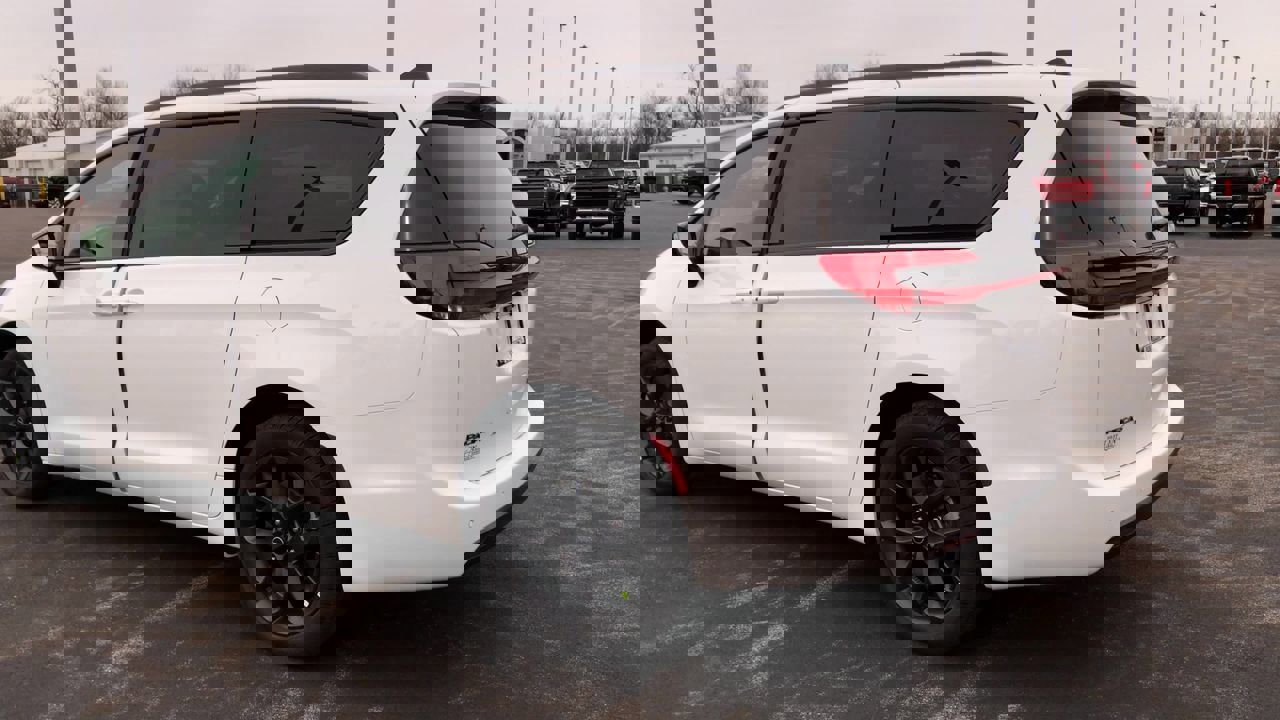 New 2026 Chrysler Pacifica Select image 5