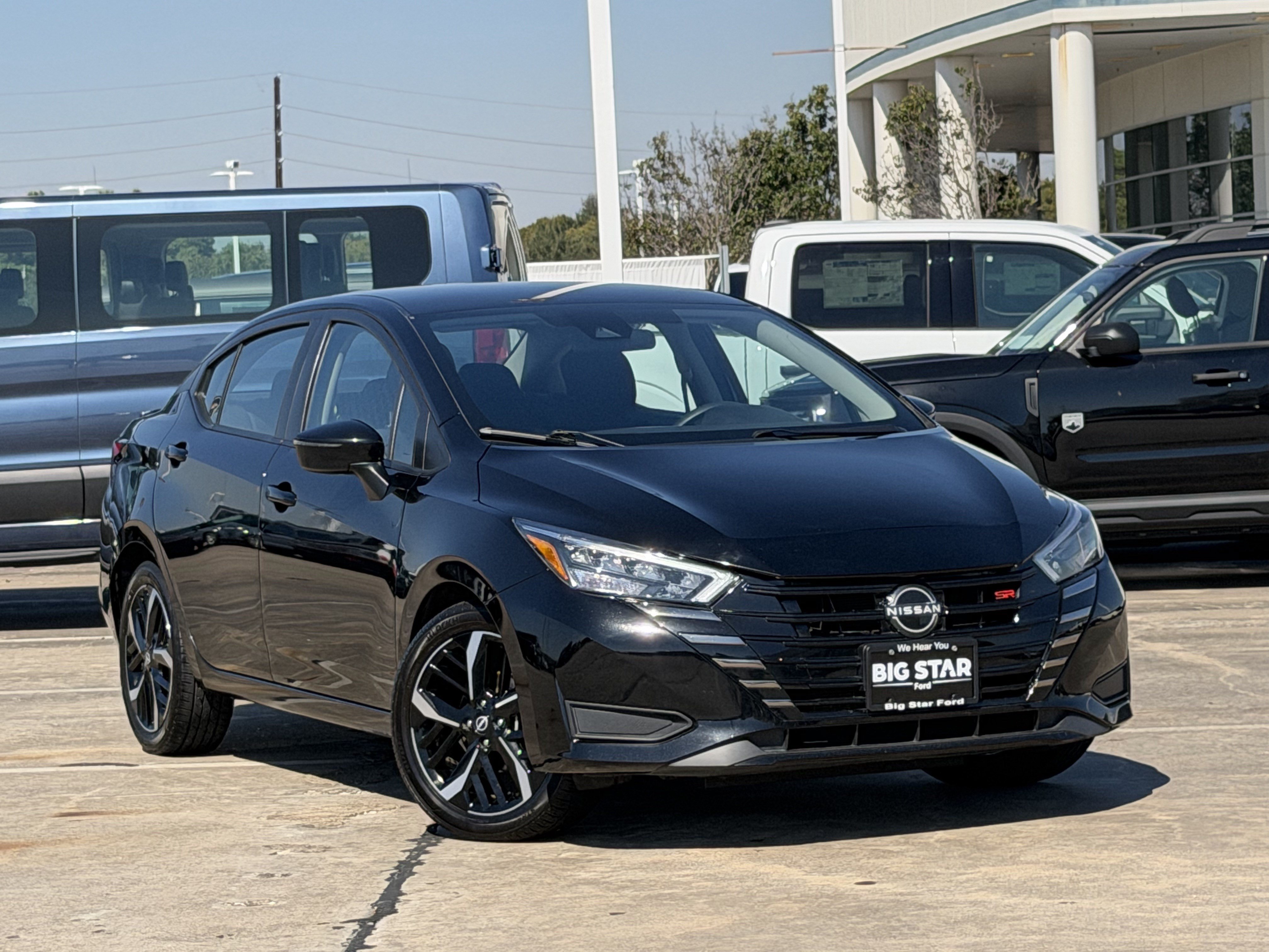 Used 2024 Nissan Versa SR FWD image 2