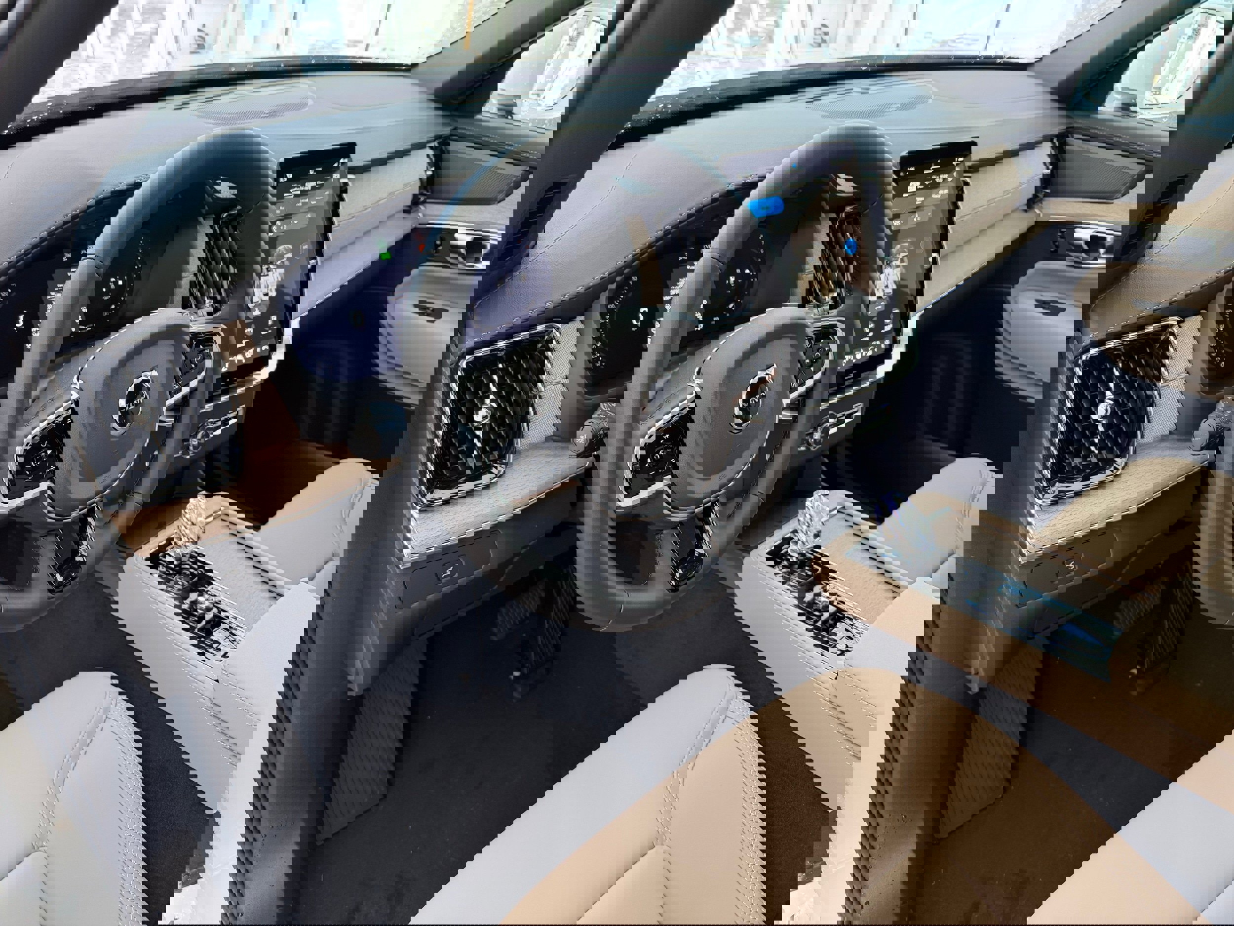 New 2026 Volvo XC90 B6 Plus w/ Protection Package Premier image 14