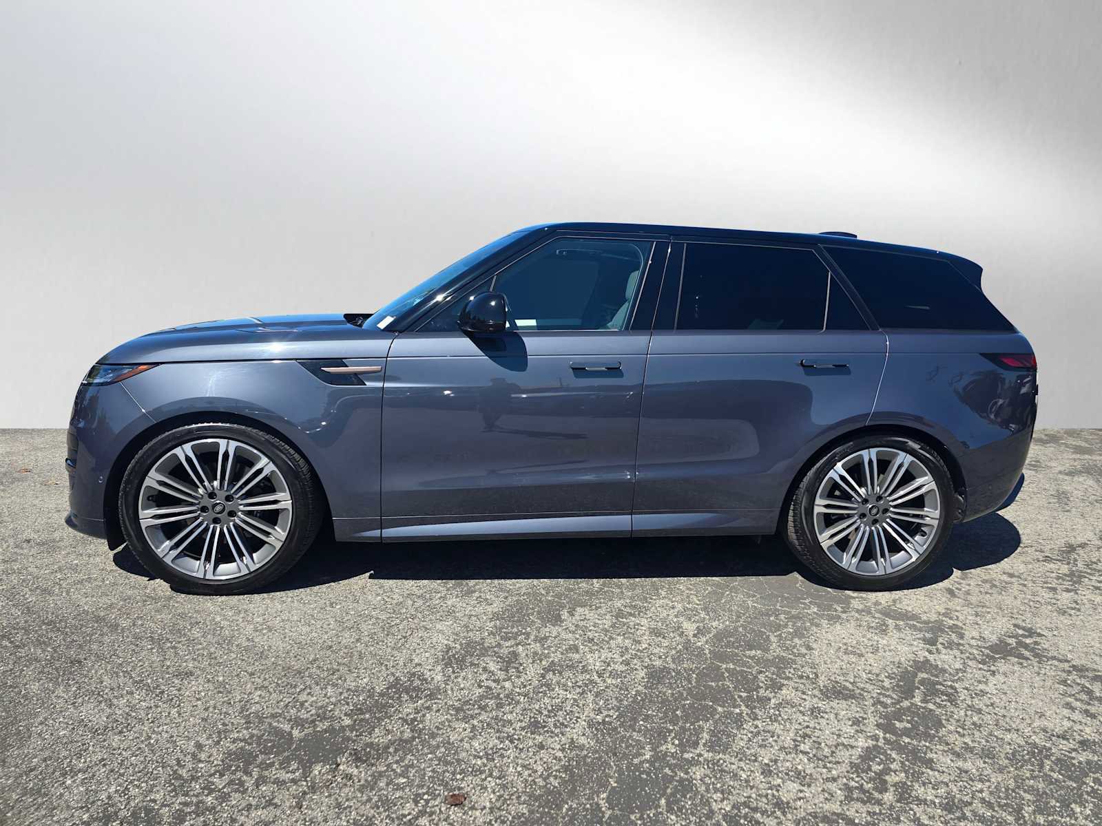 Used 2024 Land Rover Range Rover Sport Dynamic SE image 2