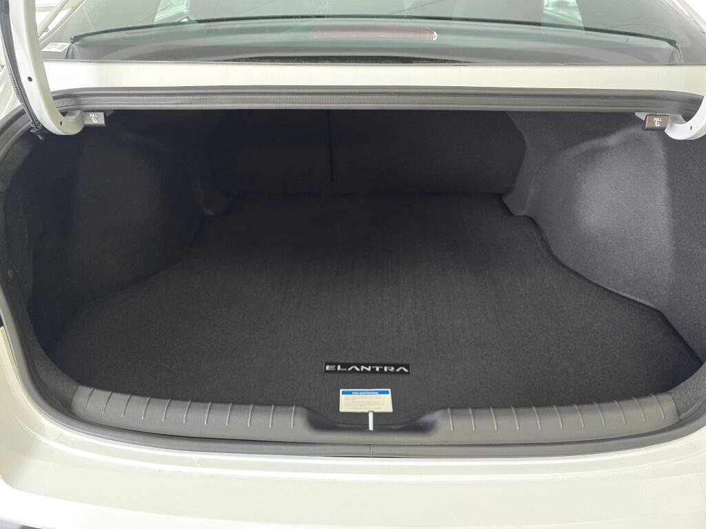 New 2026 Hyundai Elantra SEL Sport image 15