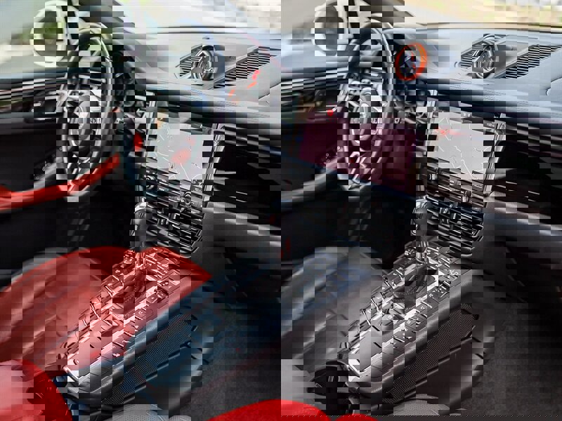 Used 2021 Porsche Macan S image 26