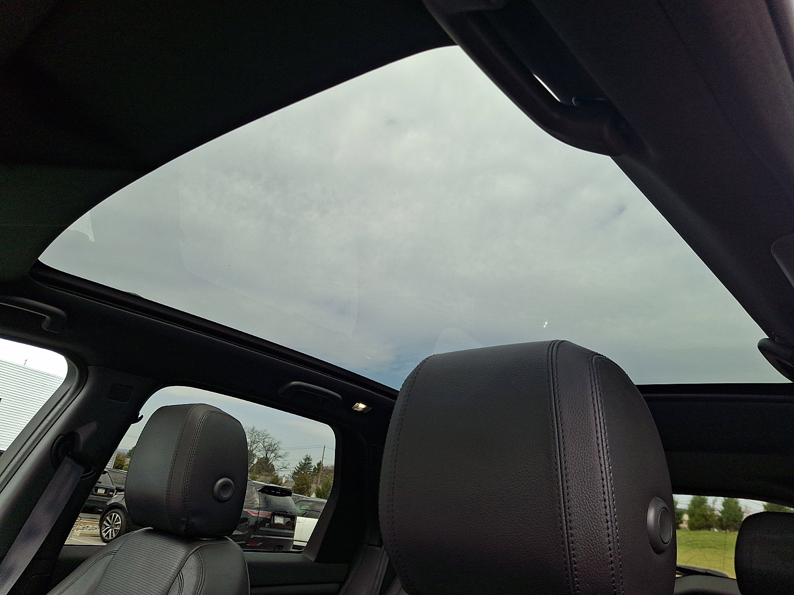 Used 2018 Land Rover Discovery Sport HSE image 14