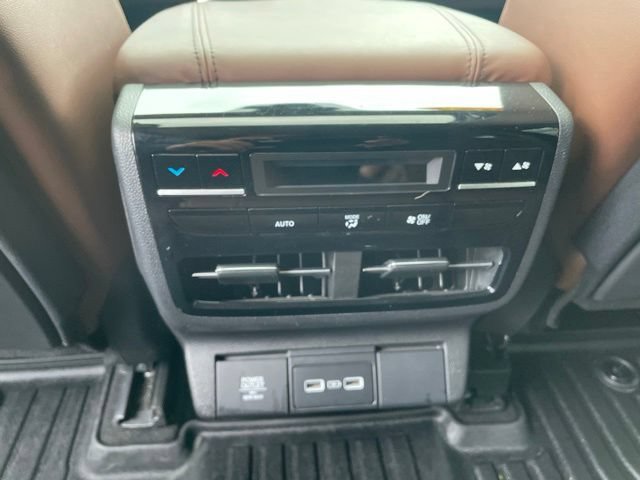 Used 2023 Acura MDX w/ Technology Package AWD/4WD image 34