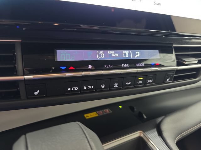 Certified 2026 Toyota Sienna XLE FWD image 19