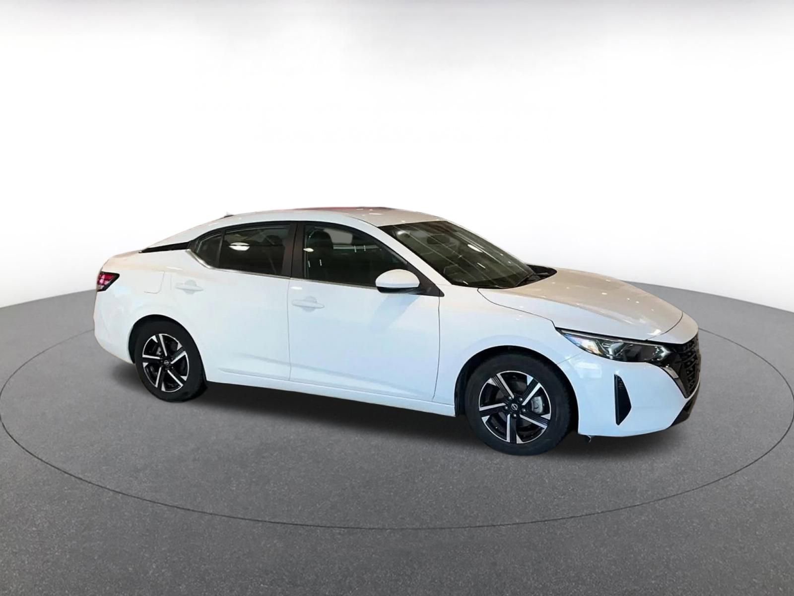 Used 2024 Nissan Sentra SV image 2