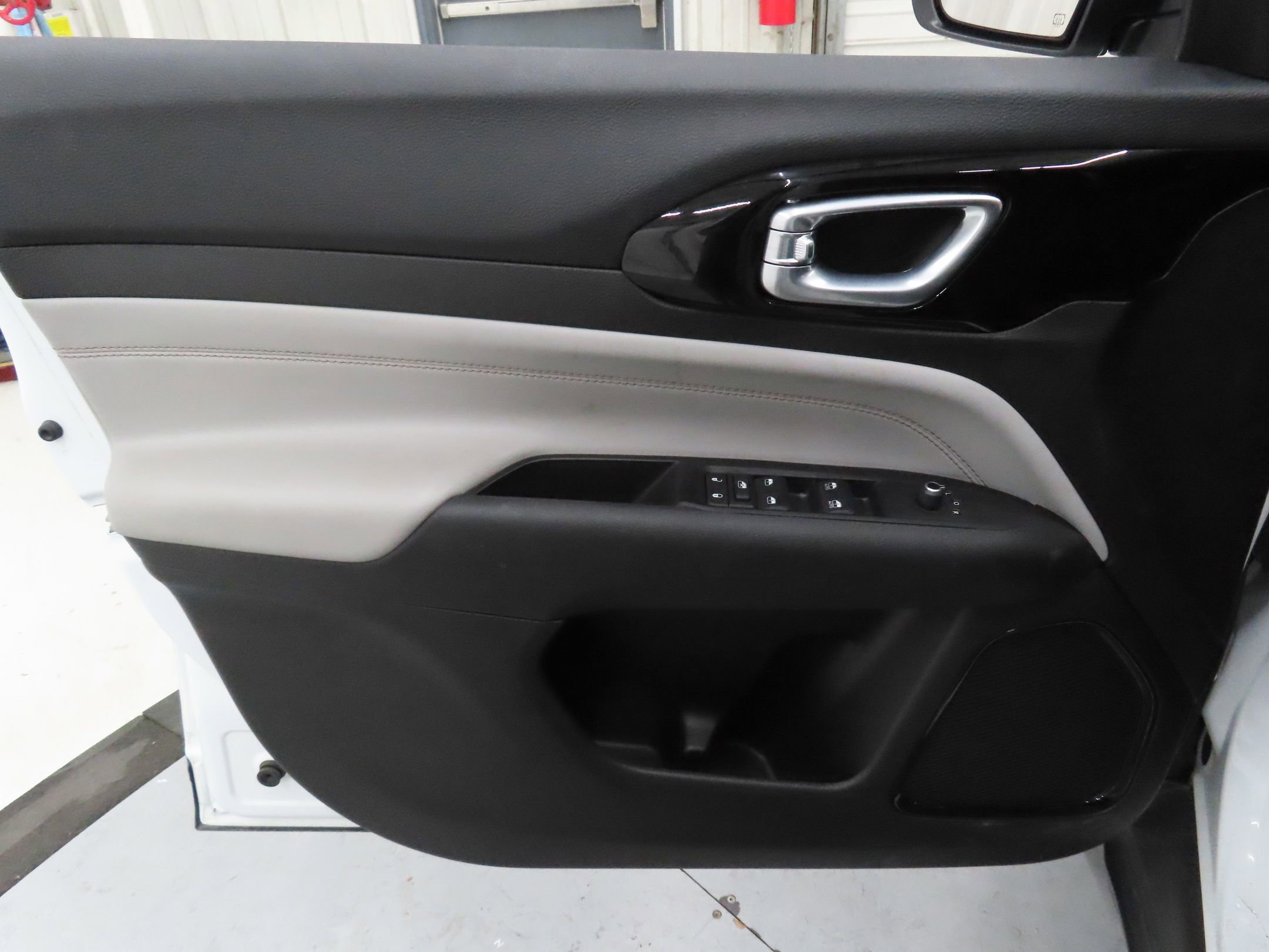 Used 2023 Jeep Compass Limited image 9