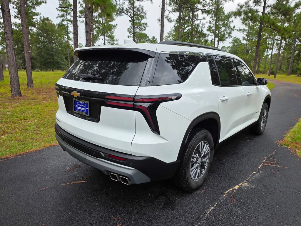 Used 2025 Chevrolet Traverse LT FWD image 5