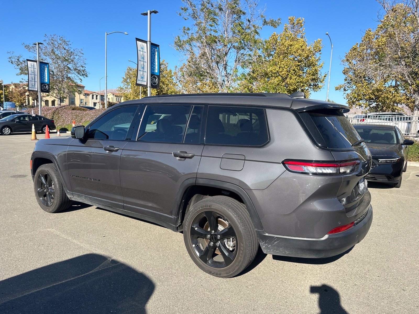 Used 2022 Jeep Grand Cherokee L Laredo RWD image 4
