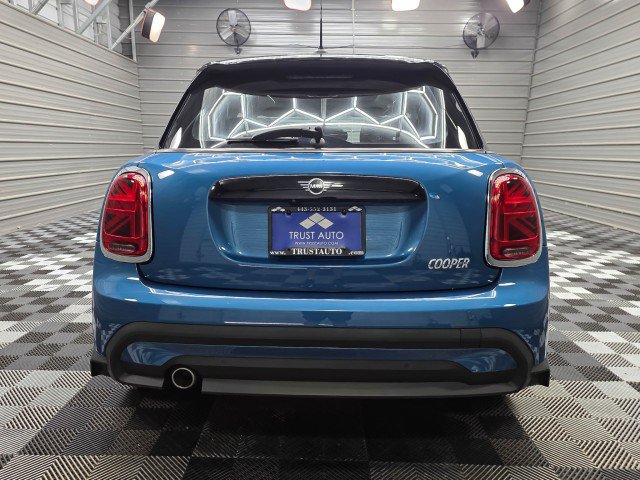 Used 2024 MINI Cooper 4-Door Hardtop FWD image 7