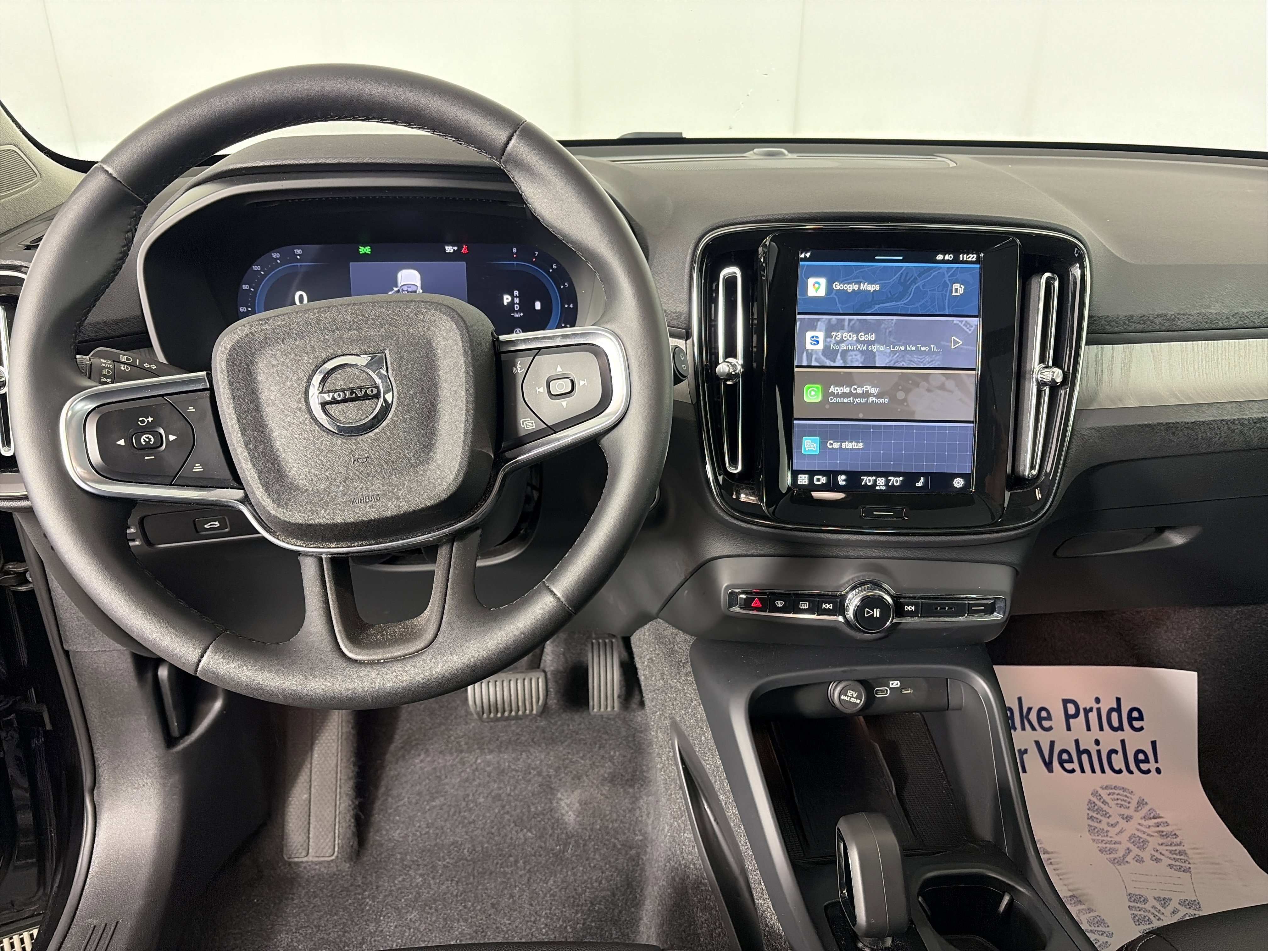 Used 2025 Volvo XC40 B5 Core image 3