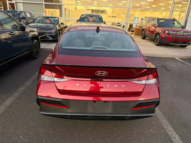 Used 2025 Hyundai Elantra Sport FWD image 13