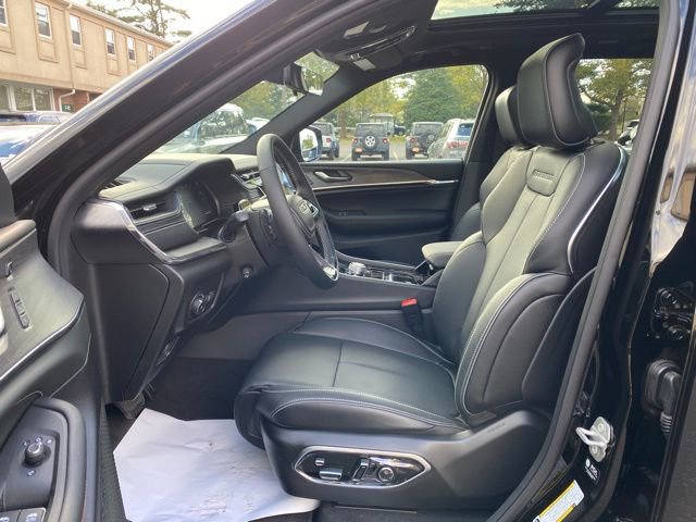 New 2025 Jeep Grand Cherokee Overland w/ Adv Protech Group III image 24