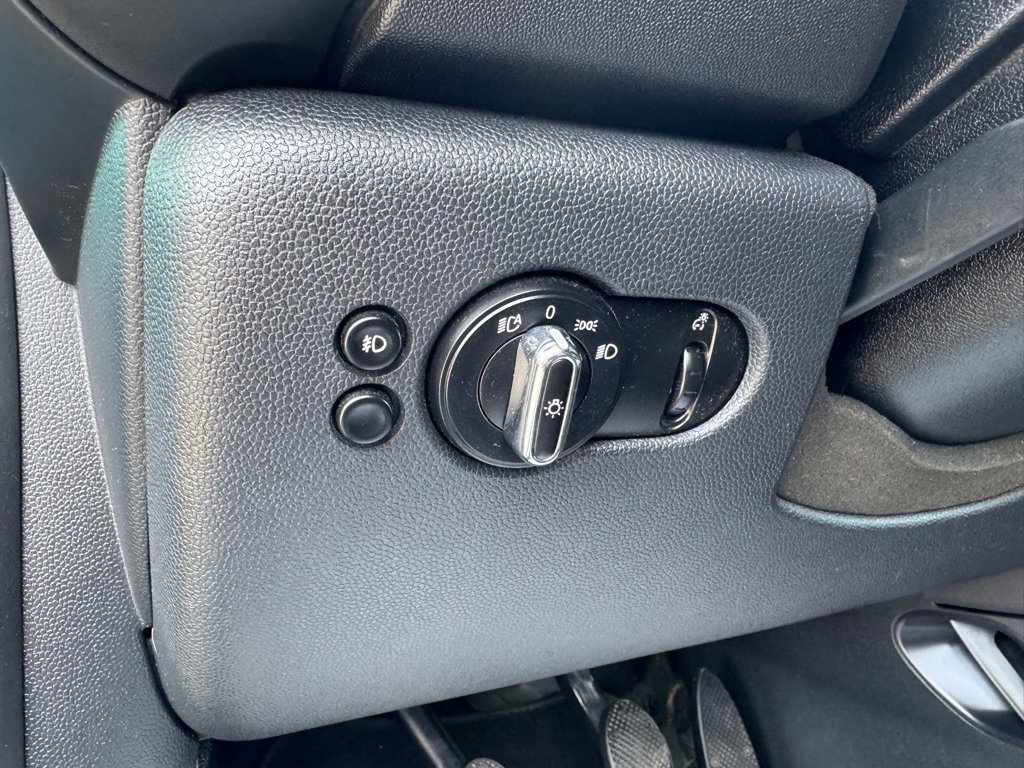 Used 2017 MINI Cooper 4-Door Hardtop image 26