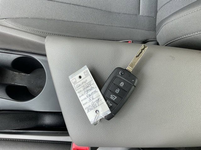 Certified 2024 Hyundai Elantra SE FWD image 33