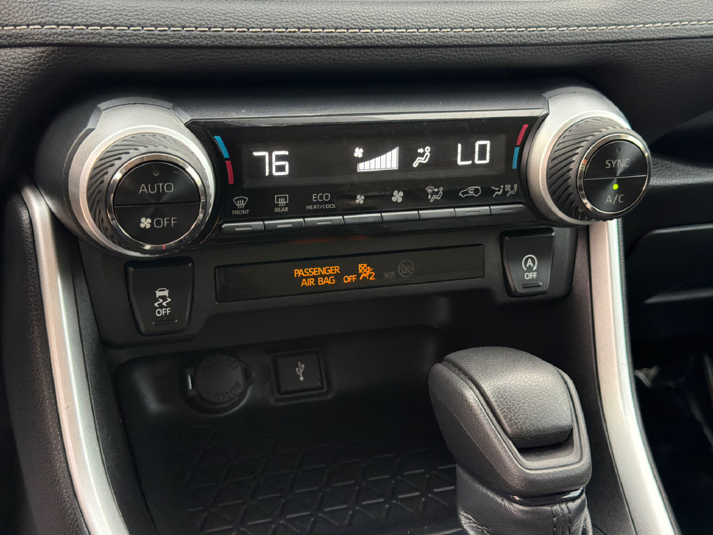 Used 2021 Toyota RAV4 XLE AWD/4WD image 27