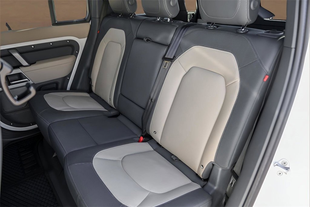 Used 2024 Land Rover Defender 110 X-Dynamic SE image 25
