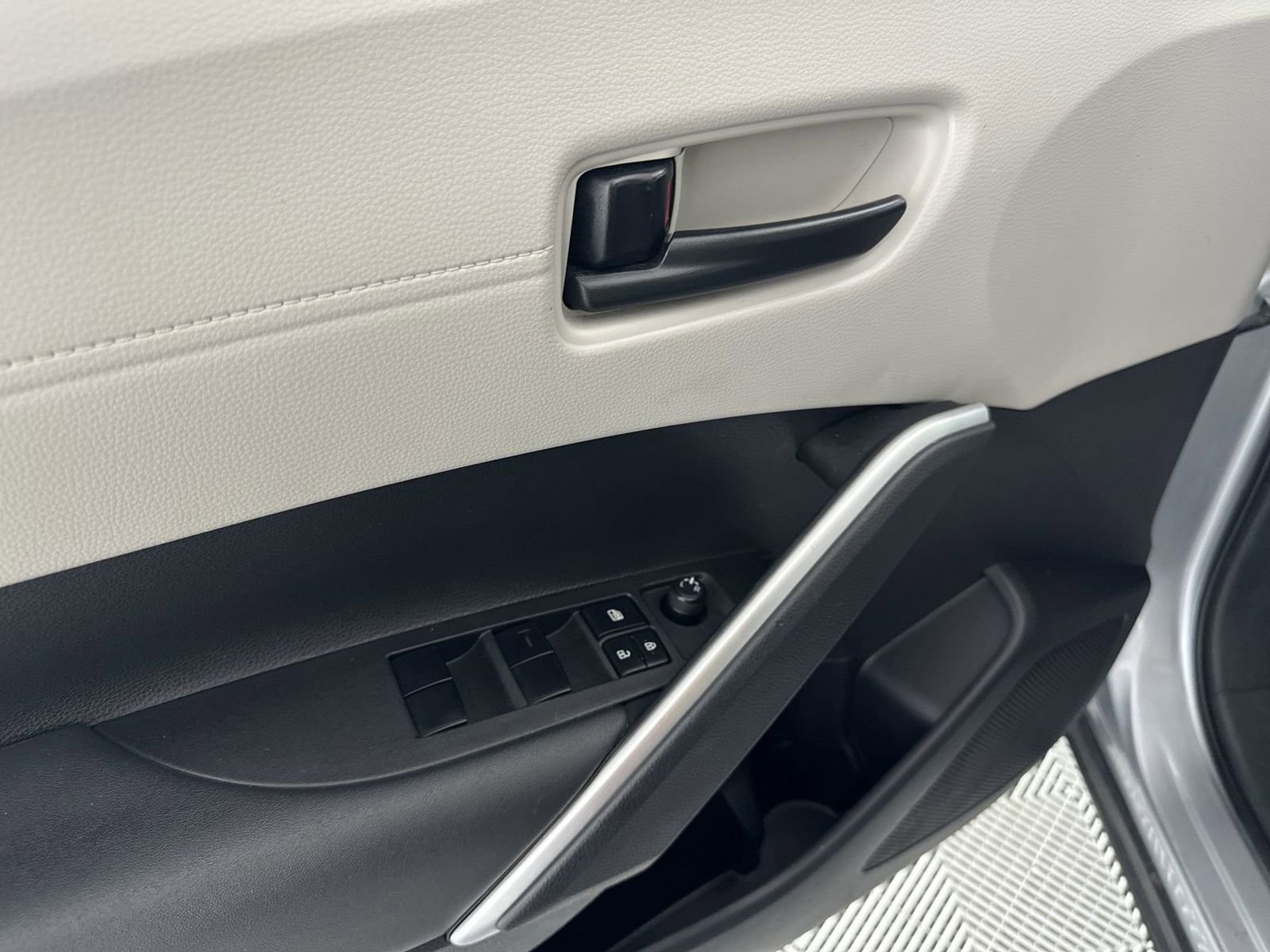 Used 2023 Toyota Corolla Cross L FWD image 13