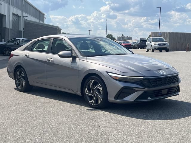 Certified 2025 Hyundai Elantra SEL FWD image 15
