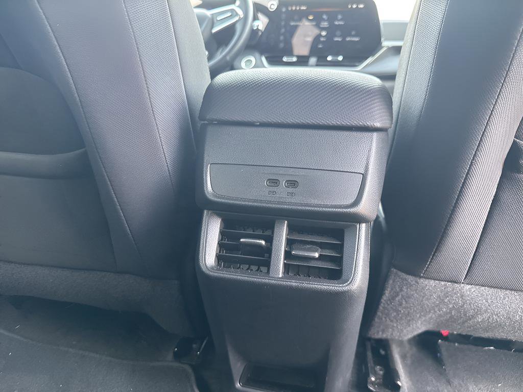 Used 2025 Chevrolet Equinox LT image 19