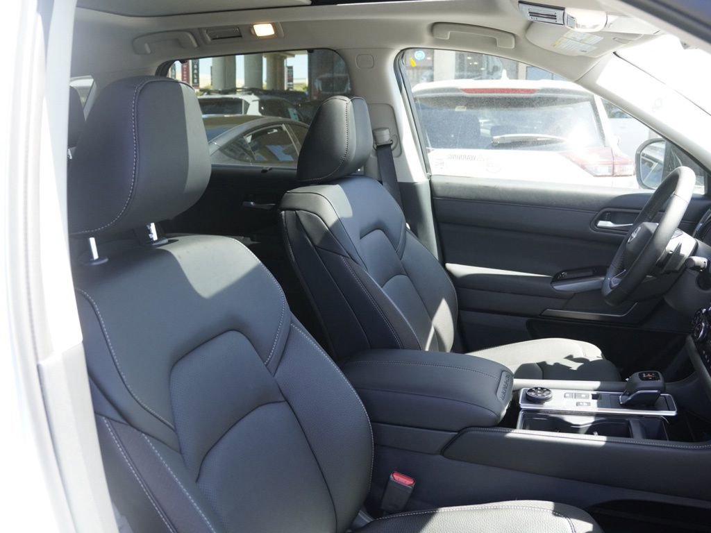 New 2026 Nissan Pathfinder SL w/ SL Premium Package AWD/4WD image 18