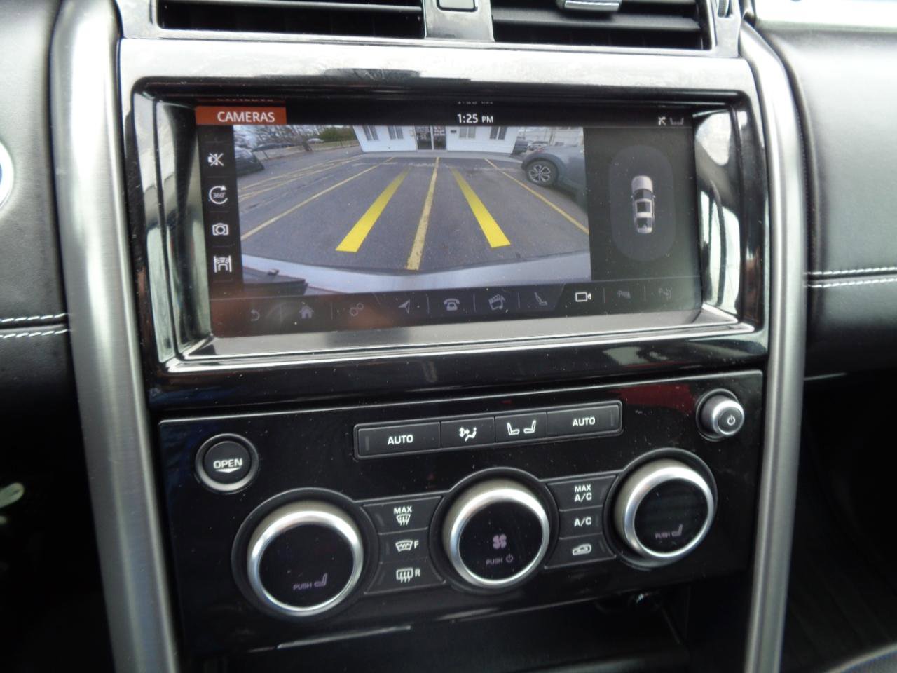 Used 2017 Land Rover Discovery First Edition image 10