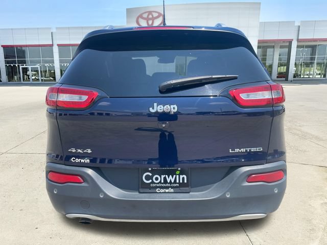 Used 2016 Jeep Cherokee Limited w/ Luxury Group AWD/4WD image 4