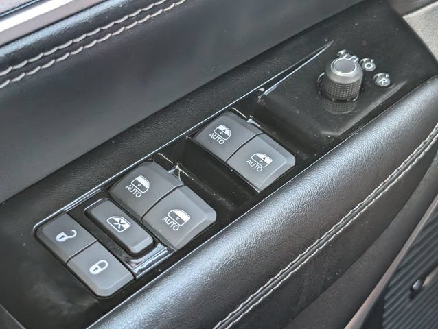 Used 2025 Jeep Wagoneer L Series II w/ Premium Group I AWD/4WD image 24
