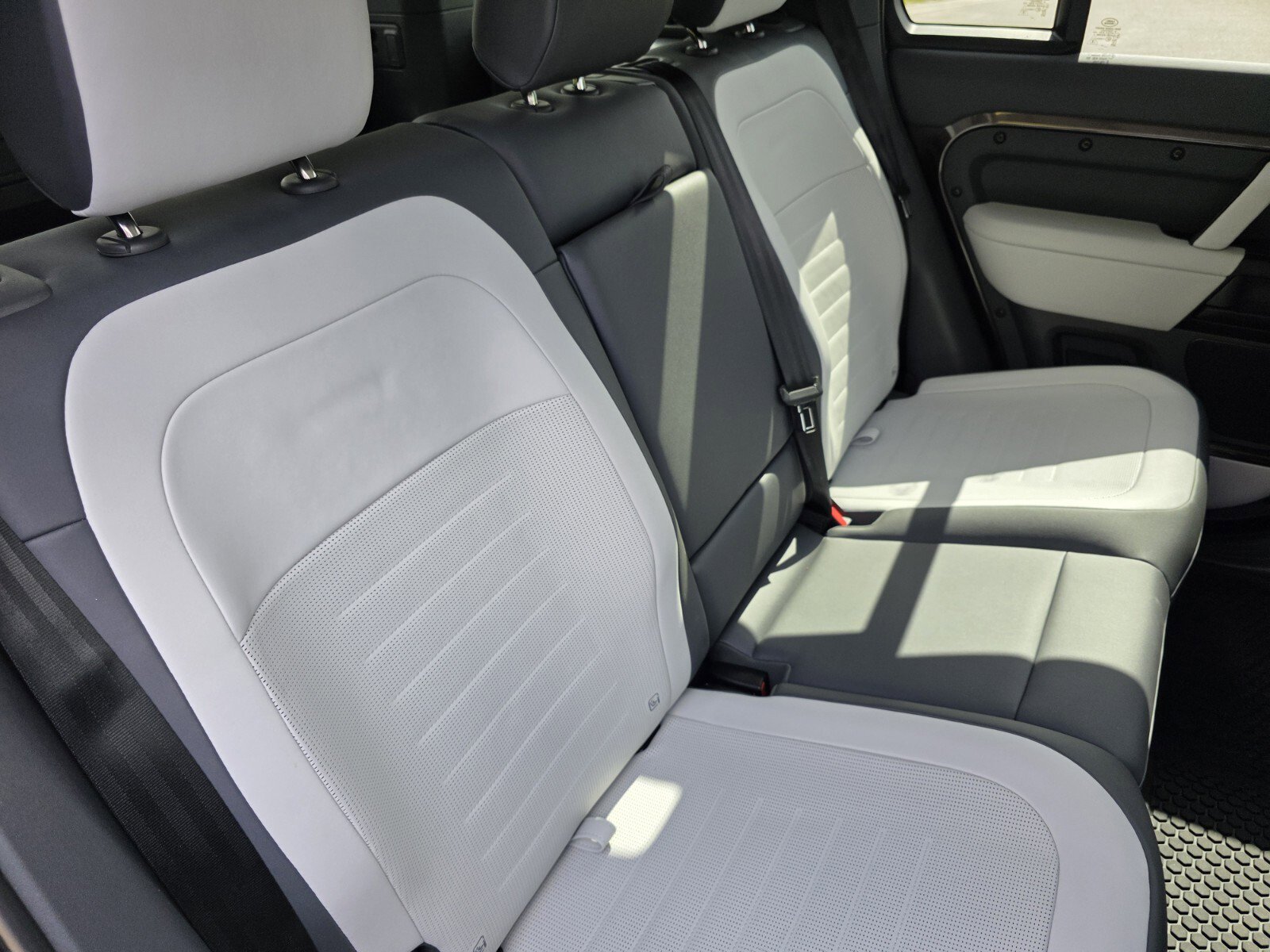 Used 2025 Land Rover Defender 110 AWD/4WD image 25
