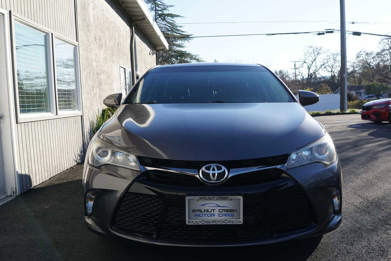 Used 2017 Toyota Camry SE w/ Moonroof Package image 7