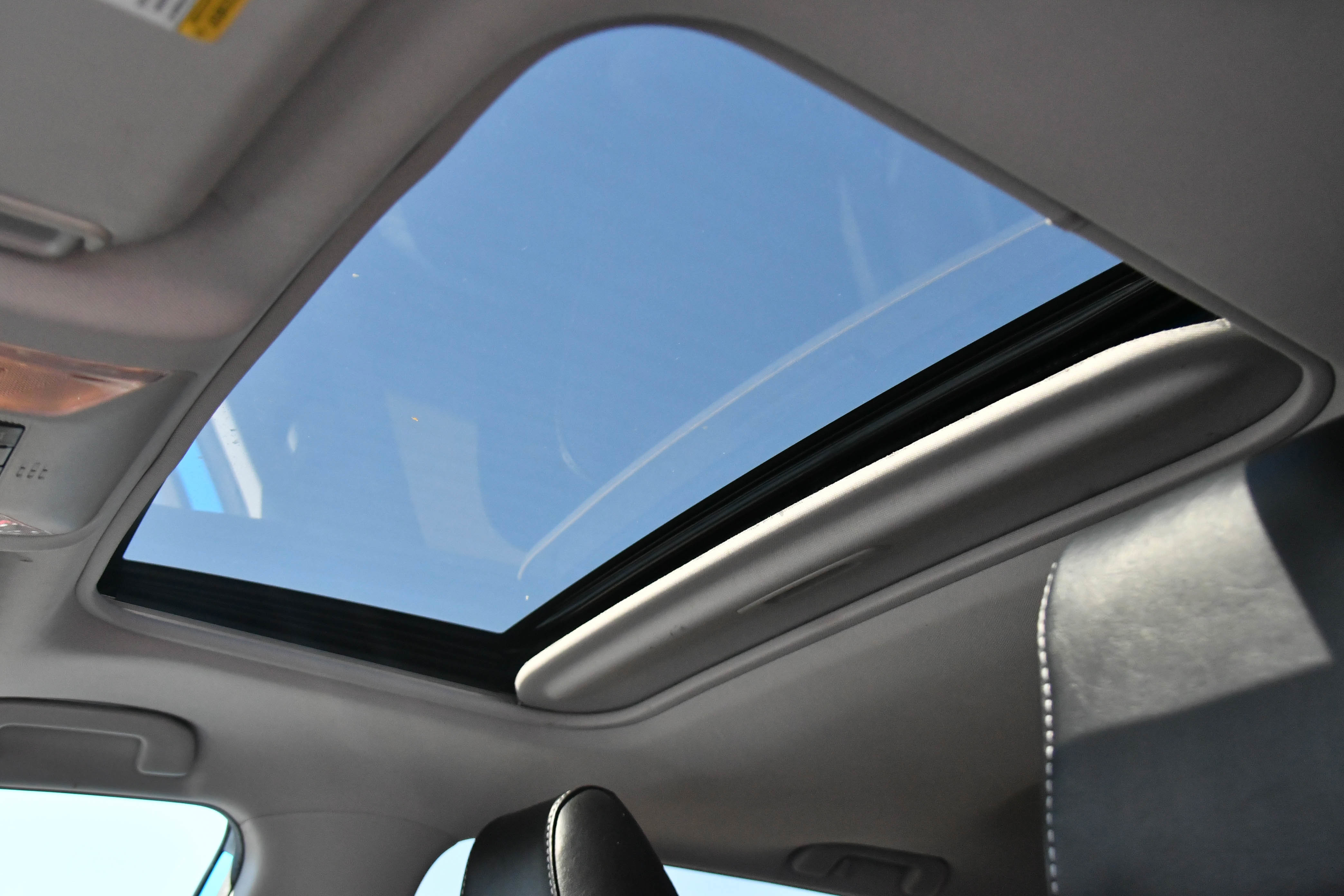 Used 2020 Toyota RAV4 XLE Premium FWD image 33