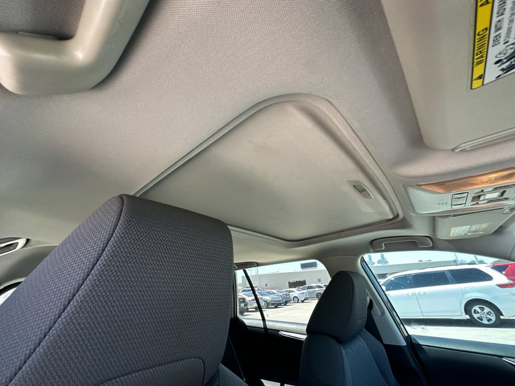 Used 2021 Toyota RAV4 XLE w/ Convenience Package FWD image 17